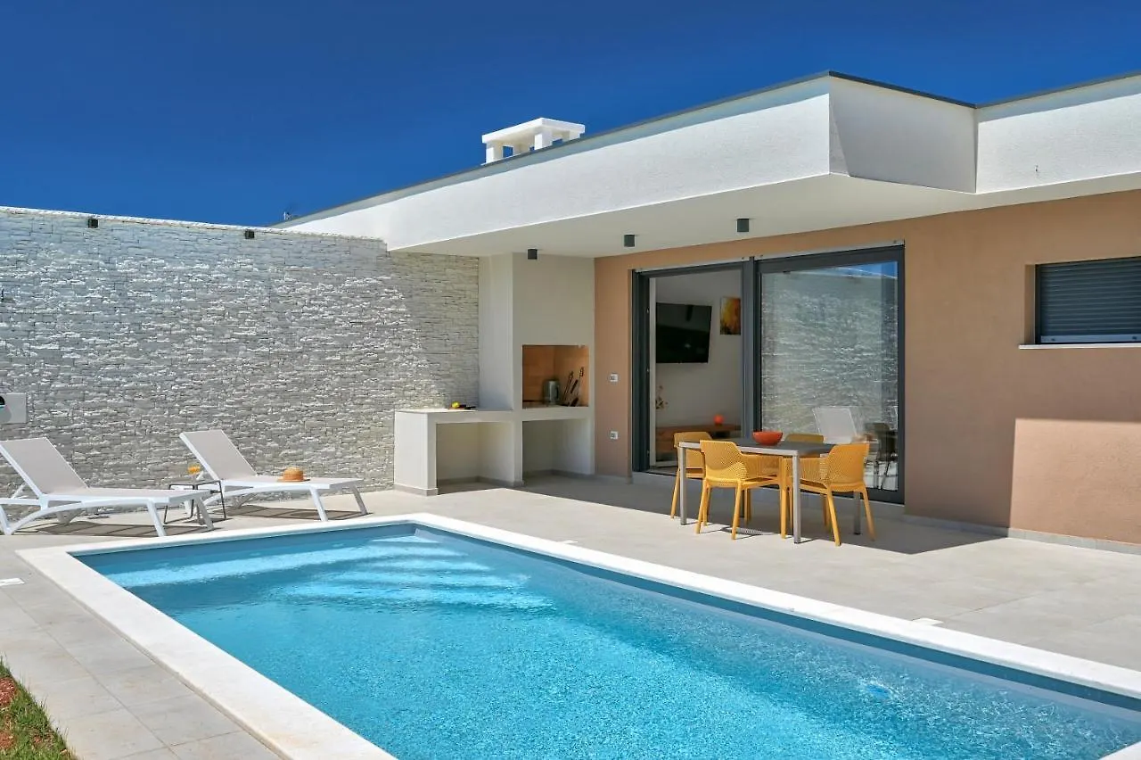 Villa Solis-Modern Villa For A Romantic Retreat, Heated Pool Ližnjan