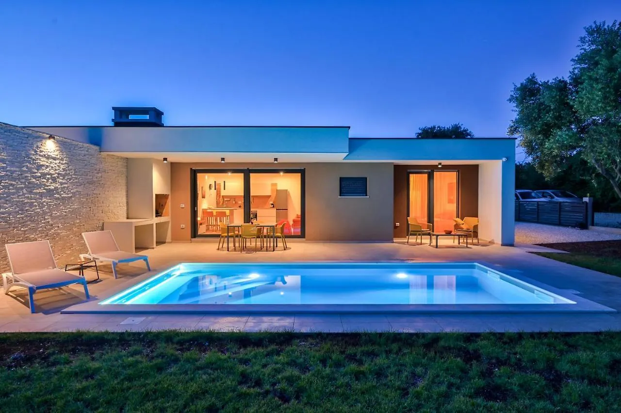 Villa Solis-Modern Villa For A Romantic Retreat, Heated Pool Liznjan Croatia
