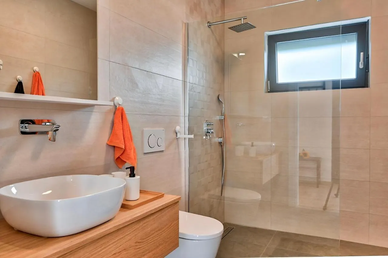 Villa Solis-Modern Villa For A Romantic Retreat, Heated Pool Liznjan Croatia