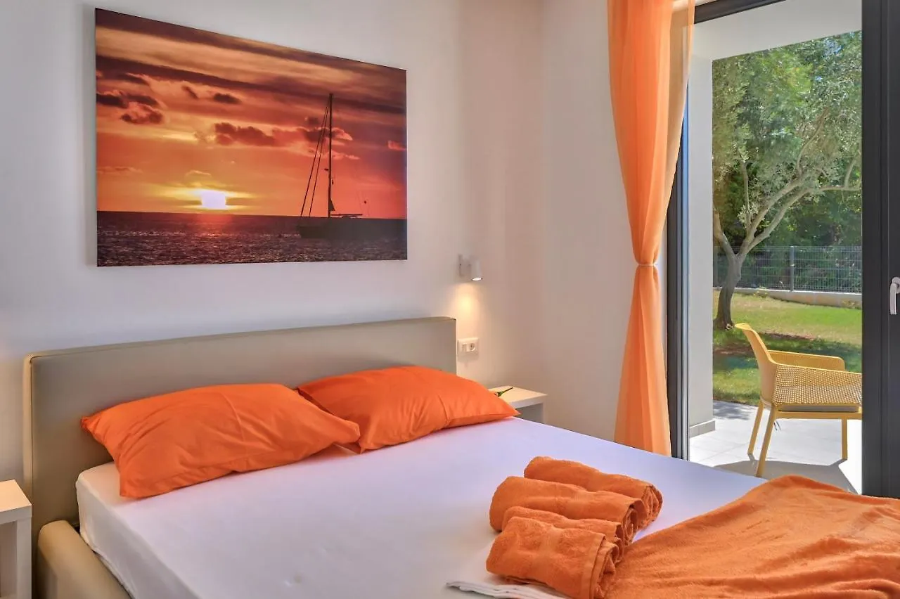 Villa Solis-Modern Villa For A Romantic Retreat, Heated Pool Liznjan 0*,
